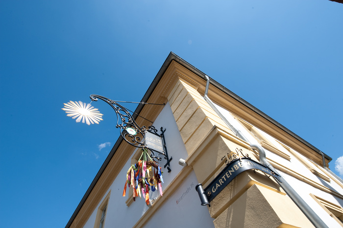 Sonne__Nordheim_Hausansicht_Altbau.jpg